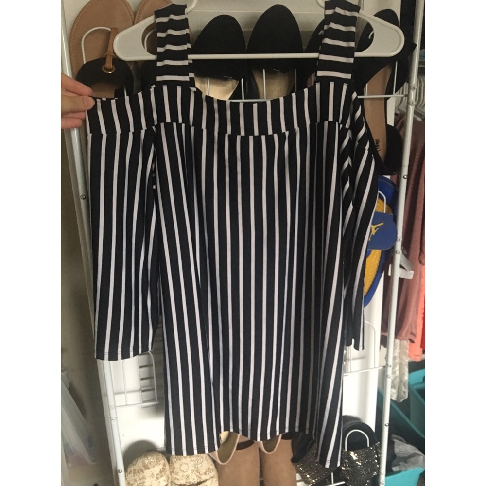 NWOT Striped Cold Shoulder Top XL